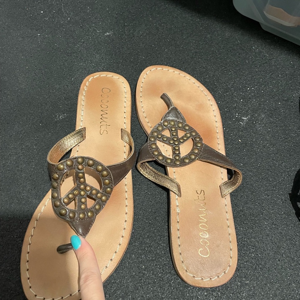 Thong peace sign sandals